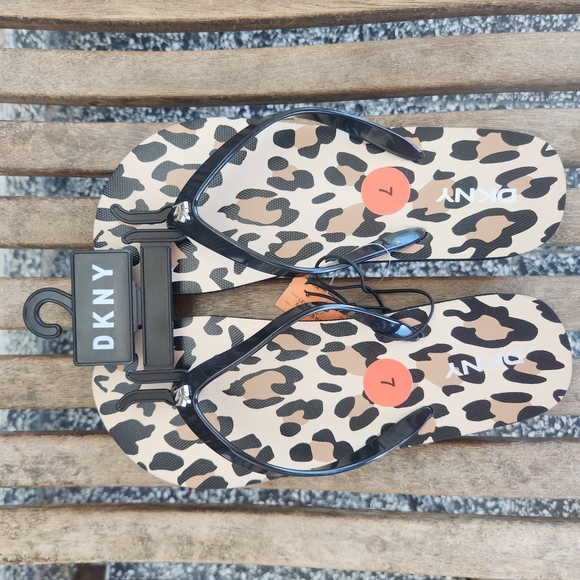 NEW! DKNY Leopard Print Flip Flops Sz 7 - Picture 6 of 7